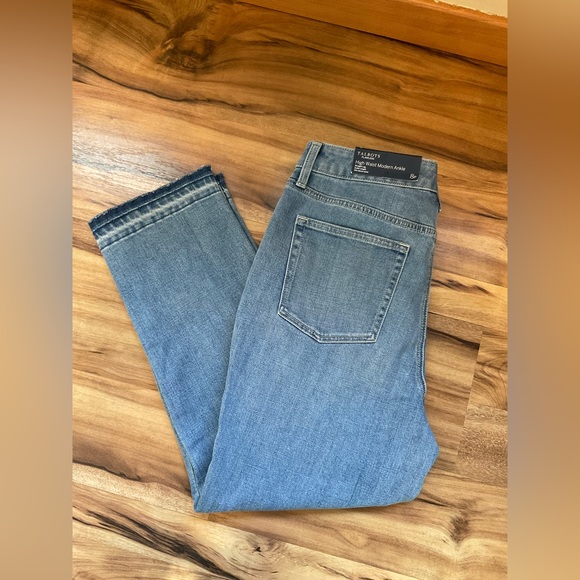 NWT, Talbots Flawless High Waisted Modern Ankle Jeans, Women’s sz 8P - Picture 1 of 8